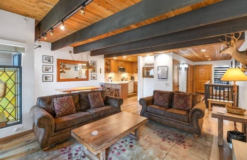 Mammoth Lakes Condo | Village Area 3 bdrm~Private BBQ~Ski in & Out~Walk to Restaurants