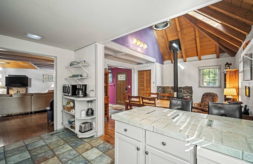 Sunriver House | Village Escape with Cozy Loft, 3 Suites & Patio