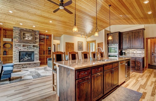 Estes Park House | Village Green Mountain Getaway - Best Amenities