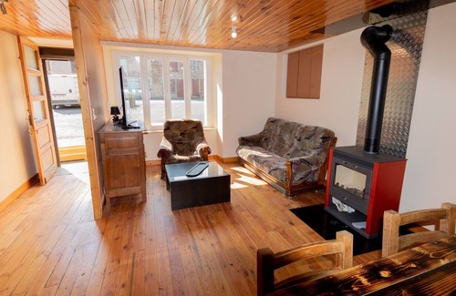 Arlanc House | Village house for groups of 11 people