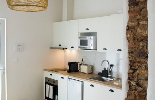 Moura House | Village house with two apartments and shared patio -Casa da Oliveira