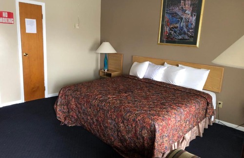 Holt Hotel | Village Inn Motel Holt