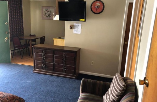 Holt Hotel | Village Inn Motel Holt