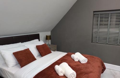 Wolverhampton Apartment | Village Life, Beautiful Studio Apartment