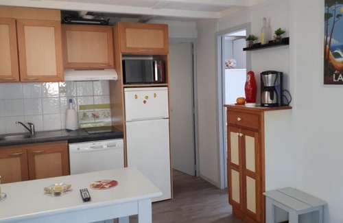 Leon Other | village sous les pins