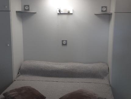 Leon Other | village sous les pins