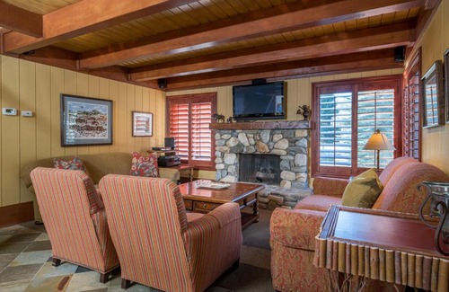 Elkhorn Apartment | Villager 1218