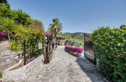 Rezza House | Villaré, villetta con piscina nel verde in Riviera