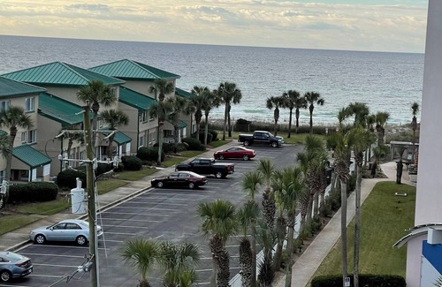 Fort Walton Beach Villa | Villas at Destin West-Oceanside, Lazy River, Resort Pool, Marina