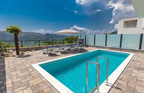 Grizane House | VILLAS DE SHERY 1
