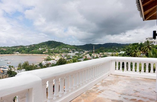 Barrio La Fortaleza Vieja Apartment | Villas Hillside apt 3