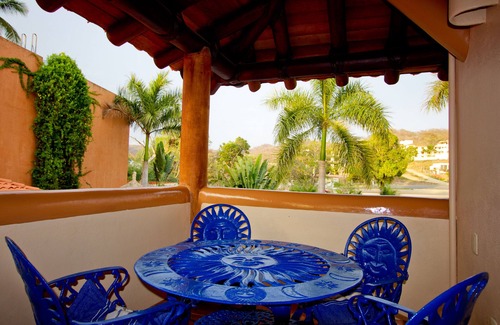 Ixtapa - Zihuatanejo Apartment | Villas Los Arcos El Roble - Deluxe Suite with Outdoor Kitchenette