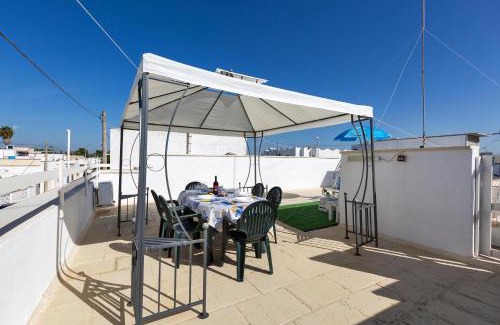 Torre Lapillo House | Villetta Annarosa by BarbarHouse