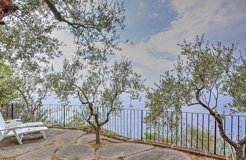 Arienzo Villa | Villino Supremo: A characteristic two-story cottage which faces the sun and the sea, with Free WI-FI.