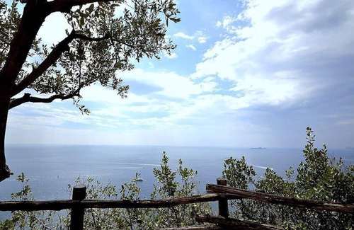 Arienzo Villa | Villino Supremo: A characteristic two-story cottage which faces the sun and the sea, with Free WI-FI.