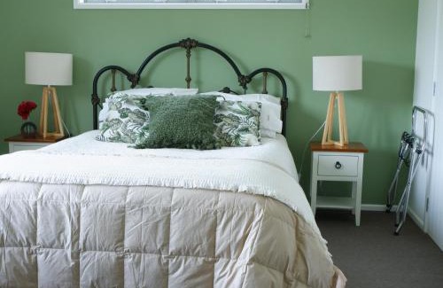 Lowburn Bed & Breakfast | Vines on Bannockburn