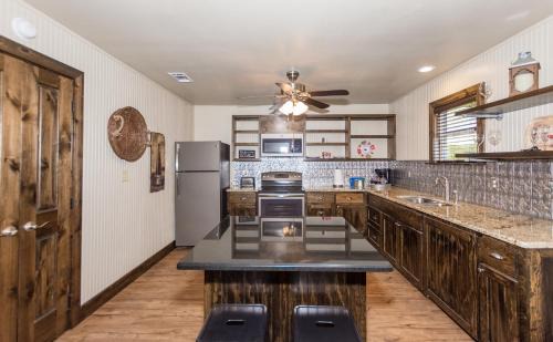 Fredericksburg Villa | Vineyard Trail Cottages- Adults Only