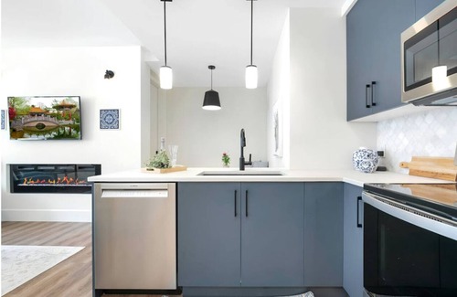 Central Okanagan Villa | Vino Villa Luxury 2BD Spectacular Lakeview Sunny Patio Quiet Privacy