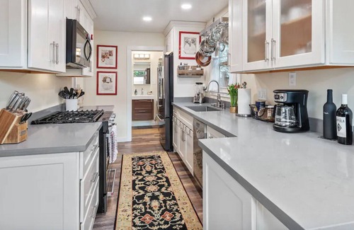 Memorial Hospital Neighborhood House | Vintage 2 Bedroom, Proctor Terrace