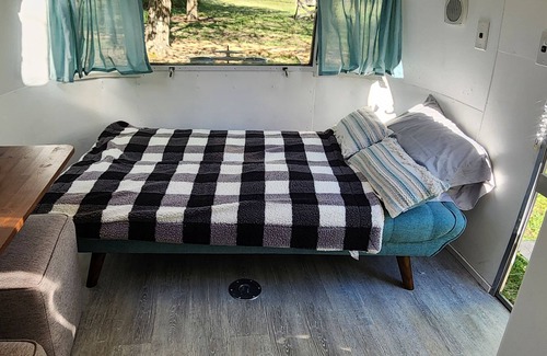 McMinnville House | Vintage Charm and Modern Comfort in a Renovated Airstream