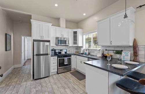 Midtown Sacramento Apartment | Vintage Flat | Mins to Golden 1 Center, Capitol