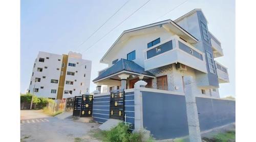 Kalapettai Villa | Vintage Luxury Bungalow