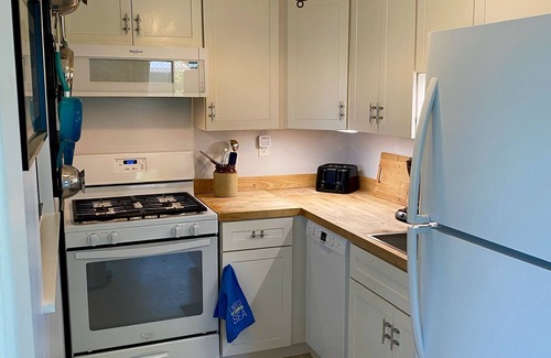 Inverness Cottage | Vintage Old Florida Cottage on Dead Boat Cove, Boat and Dog friendly!