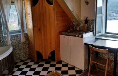 Vis Apartment | Vintage Sea View Studio - Apartment