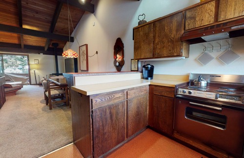 Mammoth Lakes Condo | Vintage Spacious Cabin for a Summer Get-a-way! Near The Village, Pool On-site