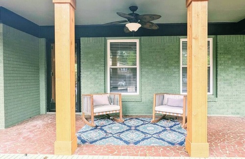 Cartersville House | Vintage Vibes on Quiet & Sunny Street