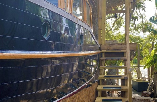 Inlet District Boat Rental | Vintage Waterfront Retreat in Jupiter