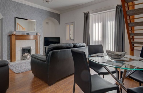Sunderland Cottage | Violet Cottage, Deluxe cottage City Centre with free parking