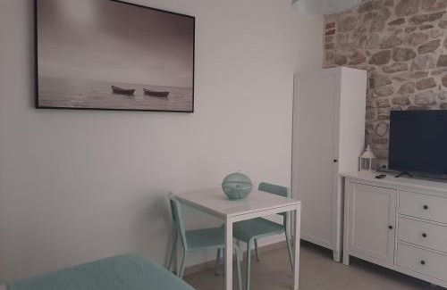 Cove Rogacic Apartment | Violet