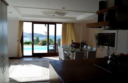 Yalikavak Villa | VIP Self Catering 5 Bedroom Private Villa With Private Swimming Pool.