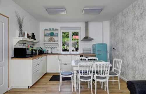 Nagymaros House | Virágos Vendégház a Dunakanyarban, privát kerttel