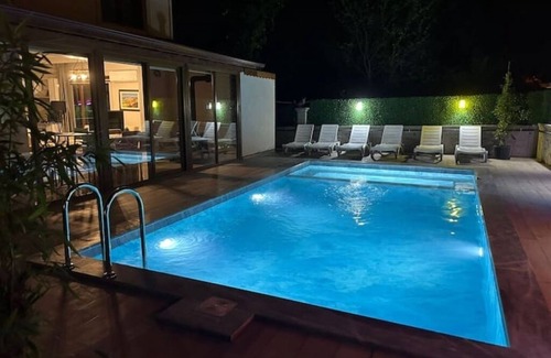 Sapanca Villa | Vira Villa & Nil Konaklama(SICAK HAVUZ)nn