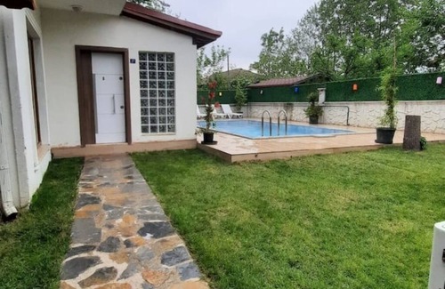 Sapanca Villa | Vira Villa & Nil Konaklama(SICAK HAVUZ)nn