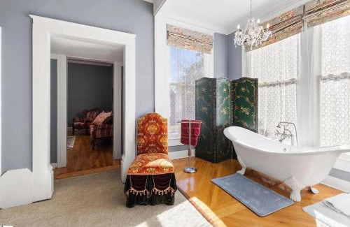 Anderson House | Virginia Suite