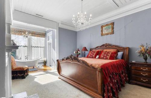 Anderson House | Virginia Suite