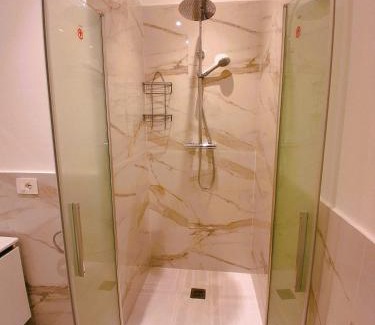 Municipio 2 House | Virgy White rooms