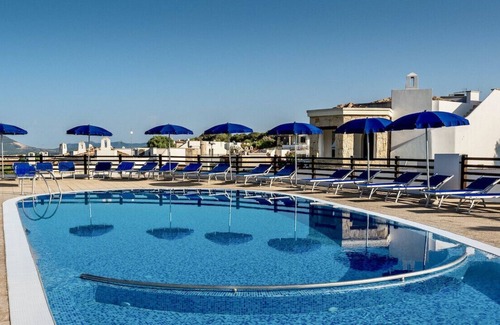 Alghero Villa | Vista Blu Resort Villa sleeps 8 and 2 bathrooms, AC