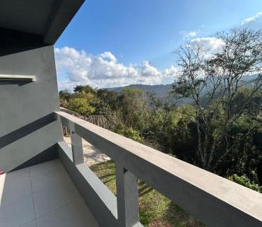 Tres Pinheiros Apartment | Vista da Serra.