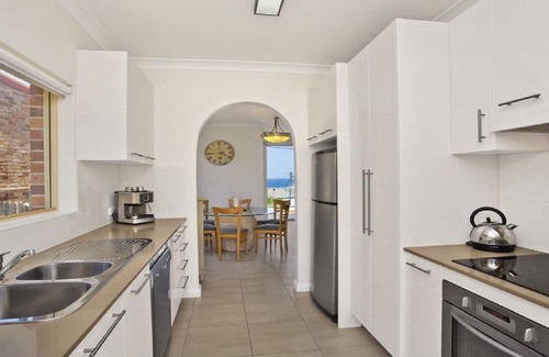 Forresters Beach House | VISTA DI MARE | Short walk to beach | Accom Holidays