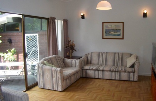 Pauanui Cottage | VISTA VERDE - PAUANUI BACH, family friendly, with a garden in Pauanui