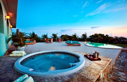 Milton Bight Villa | Vista Verde Roatan - Spacious Private Beachfront Villa-Snorkel, Dive, Relax!