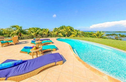 Milton Bight Villa | Vista Verde Roatan - Spacious Private Beachfront Villa-Snorkel, Dive, Relax!