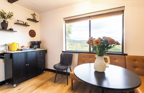 Ahwahnee Cabin | Vista Verde: Yosemite - Sleeps 12 - Game Room - Spa