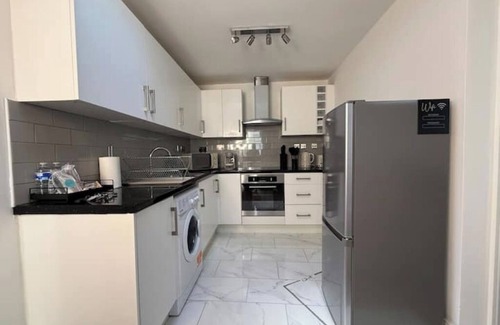 South Norwood Apartment | Vistara - 1BR Flat - Close to London & Gatwick