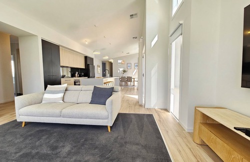 Waterhouse House | Vita Bella – Modern Coastal Retreat Just Steps from Robe’s Iconic Long Beach
