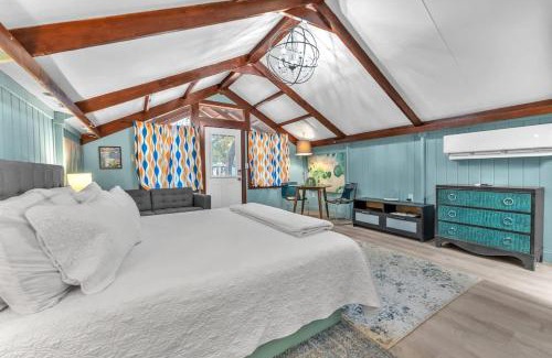 Fredericksburg House | Vitner Cottage: Hot tub-Pet friendly-10-Mins to Downtown!